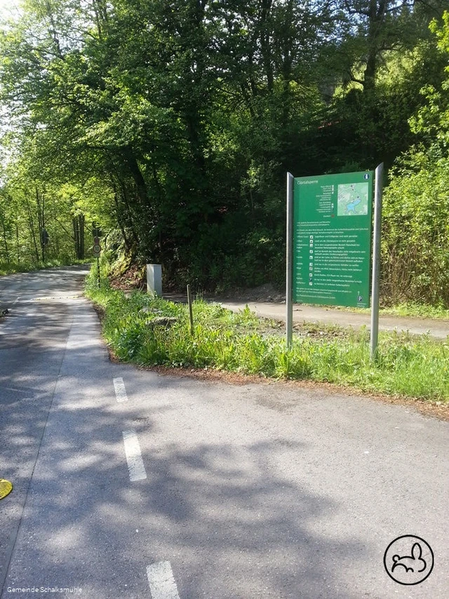 Infotafel rund um die Glör am Straßenrand