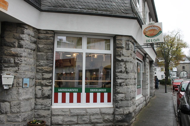 Schnöggel Eiscafé.JPG