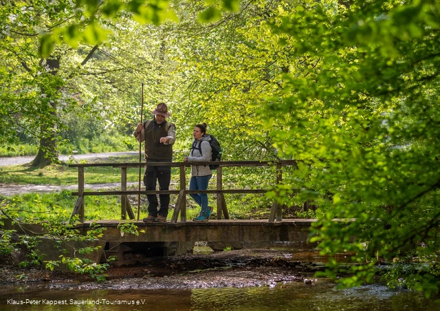 Ranger auf dem Themenwanderweg WaldKultur