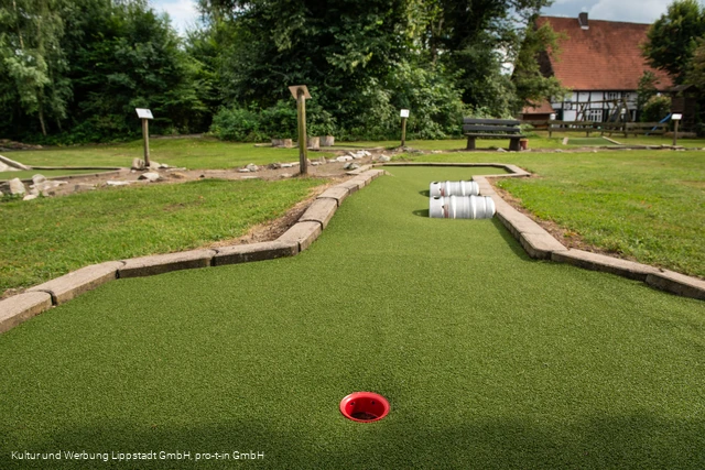 Minigolf Loesmann auf der Heide (c) KWL Kultur und Werbung Lippstadt GmbH Pro-t-in GmbH (2).jpg