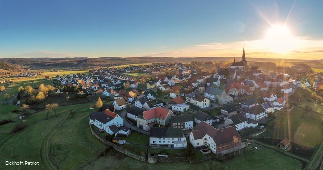 Blick auf das Bergdorf Kallenhardt