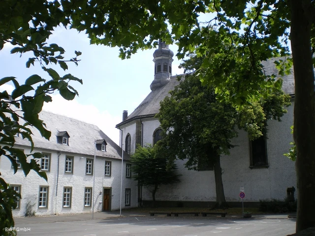 Nikolaikirche mit ehem. Kloster