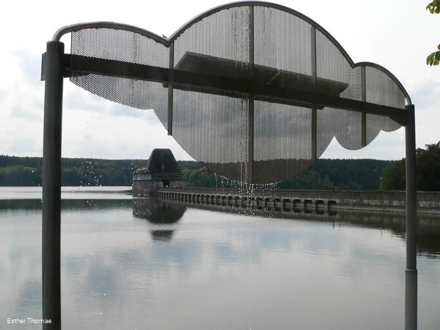 10. Wegmarke Regen bei Sonnenschein.jpg