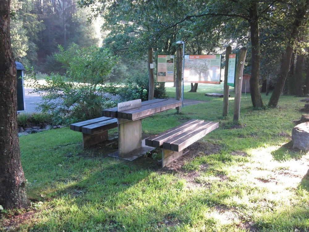 Rastmöglichkeit am Wanderparkplatz Ispei Rastmöglichkeit am Wanderparkplatz Ispei