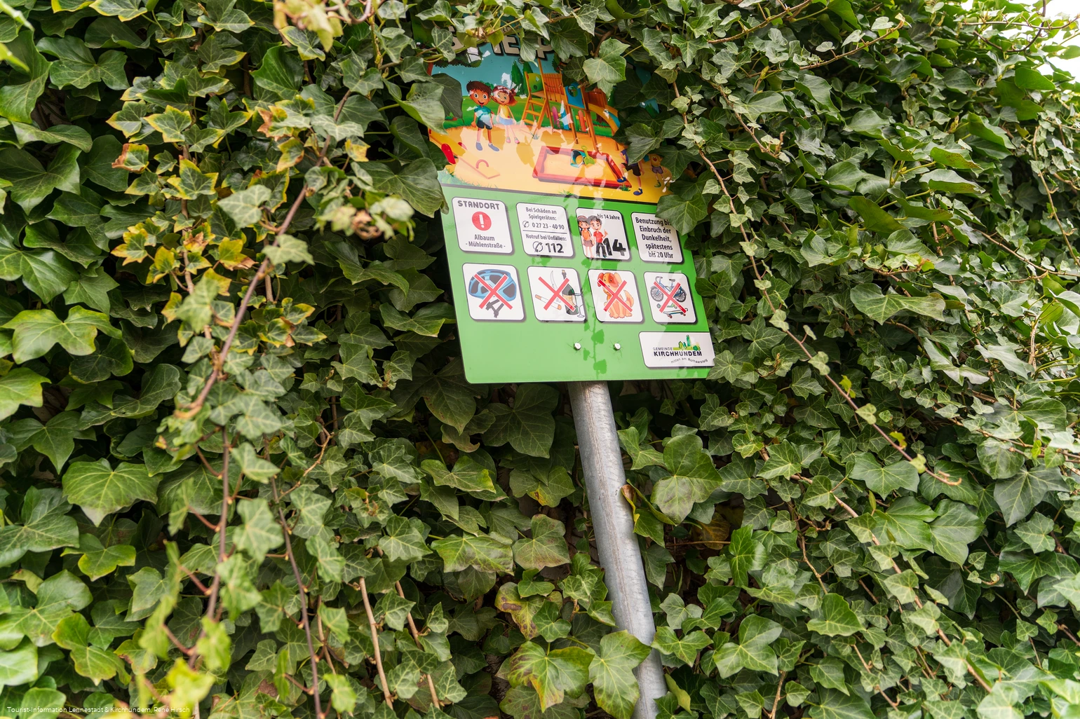 Schild am Spielplatz 