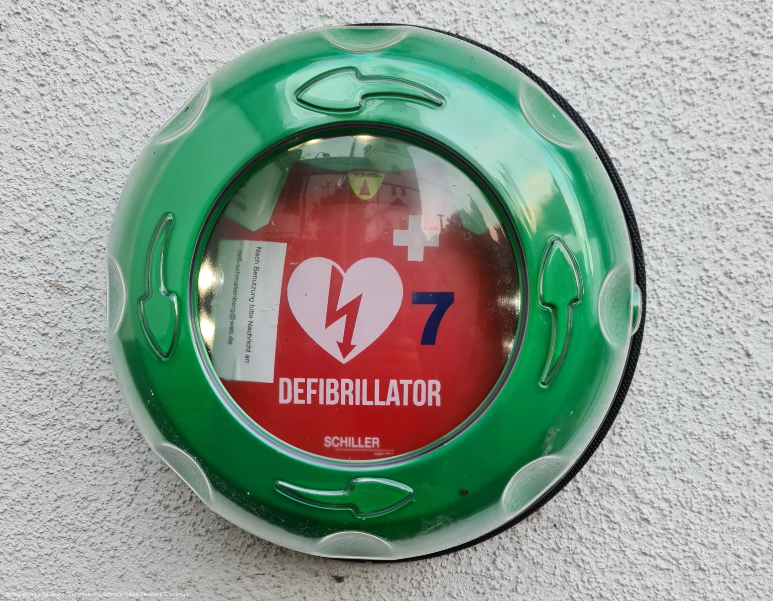 Defibrillator
