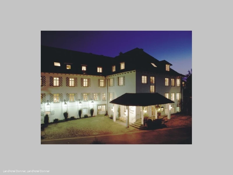 Landhotel Donner, beleuchtet, Aussenaufnahme