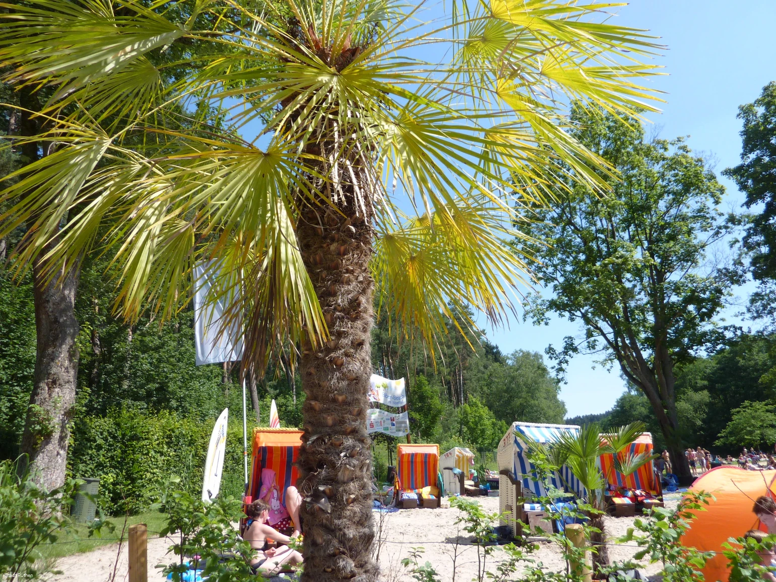 Biberbad Rüthen Palmenstrand mit Strandkörben Foto Stadt Rüthen Hötte.JPG