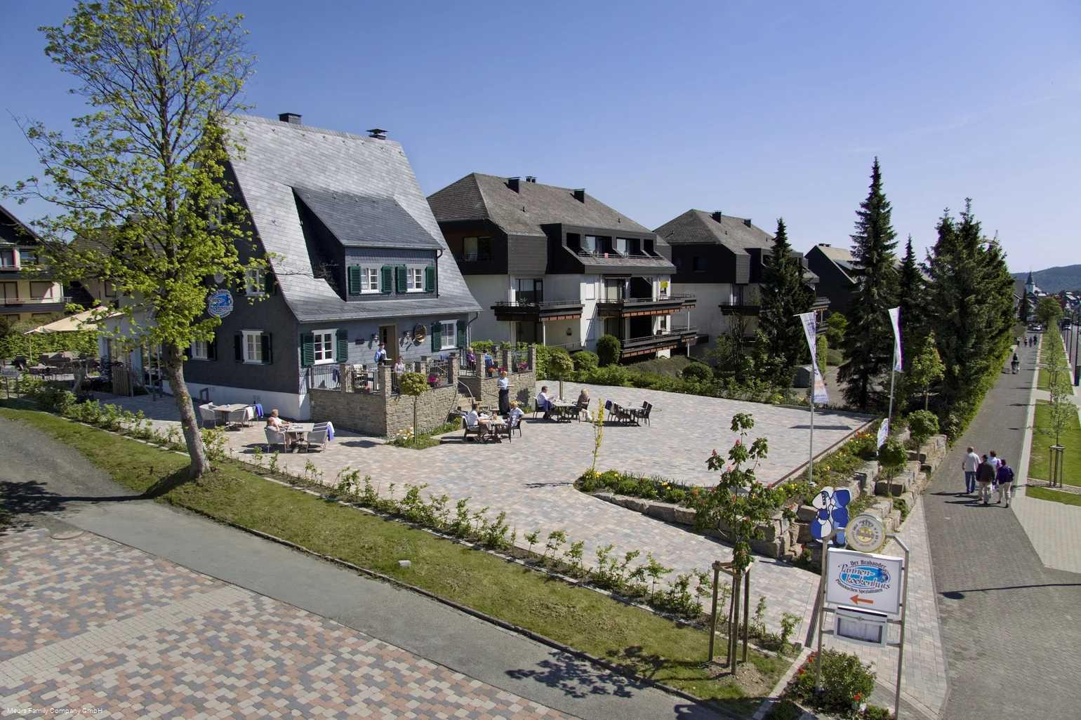 Brabander_Pfannkuchenhaus_Drone_Links_Terrasse_vorne_2021.jpg