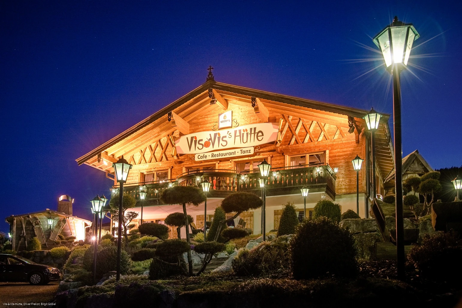 (c) Vis a Vis's Hütte