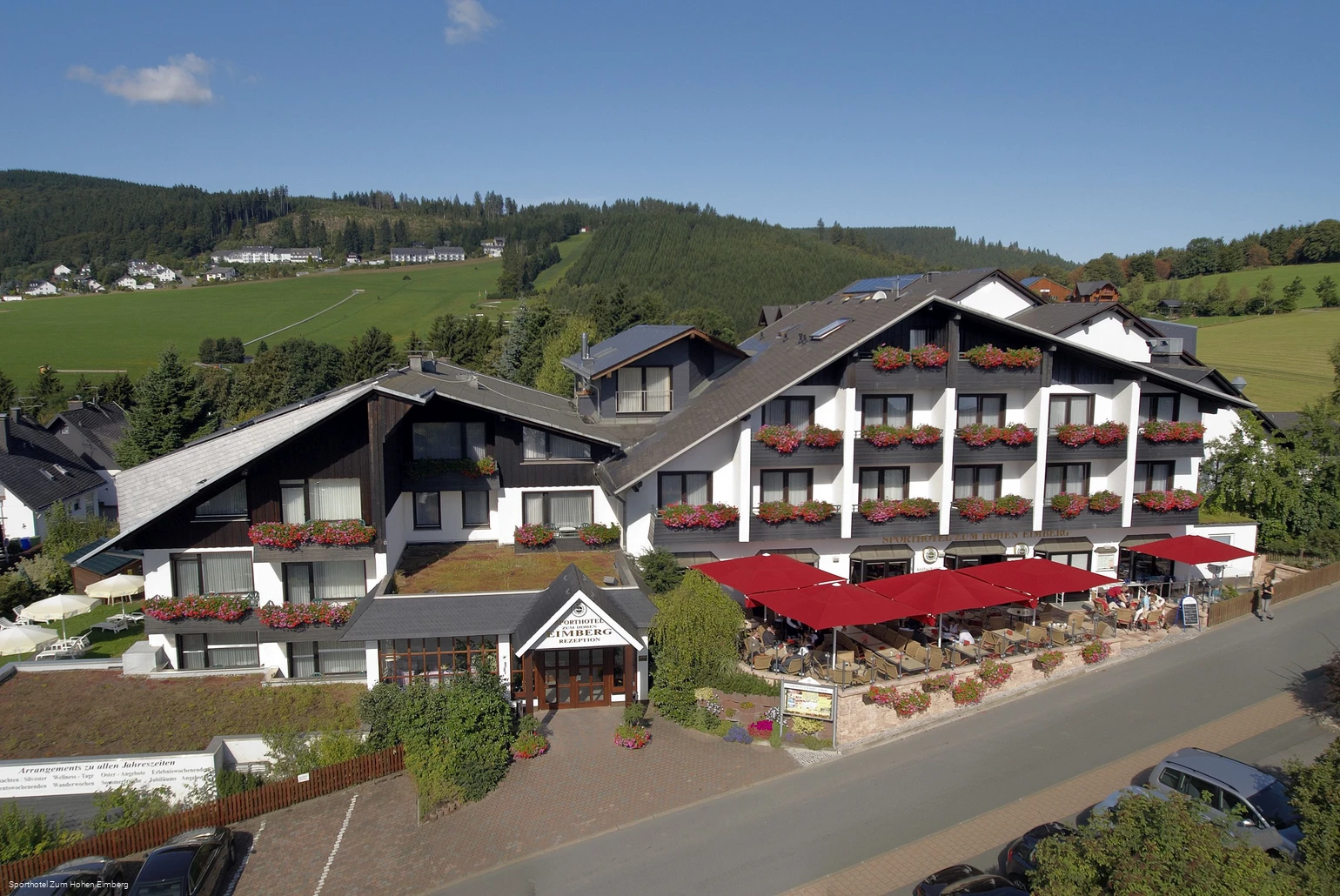 ansicht-sporthotel-zum-hohen-eimberg.jpg