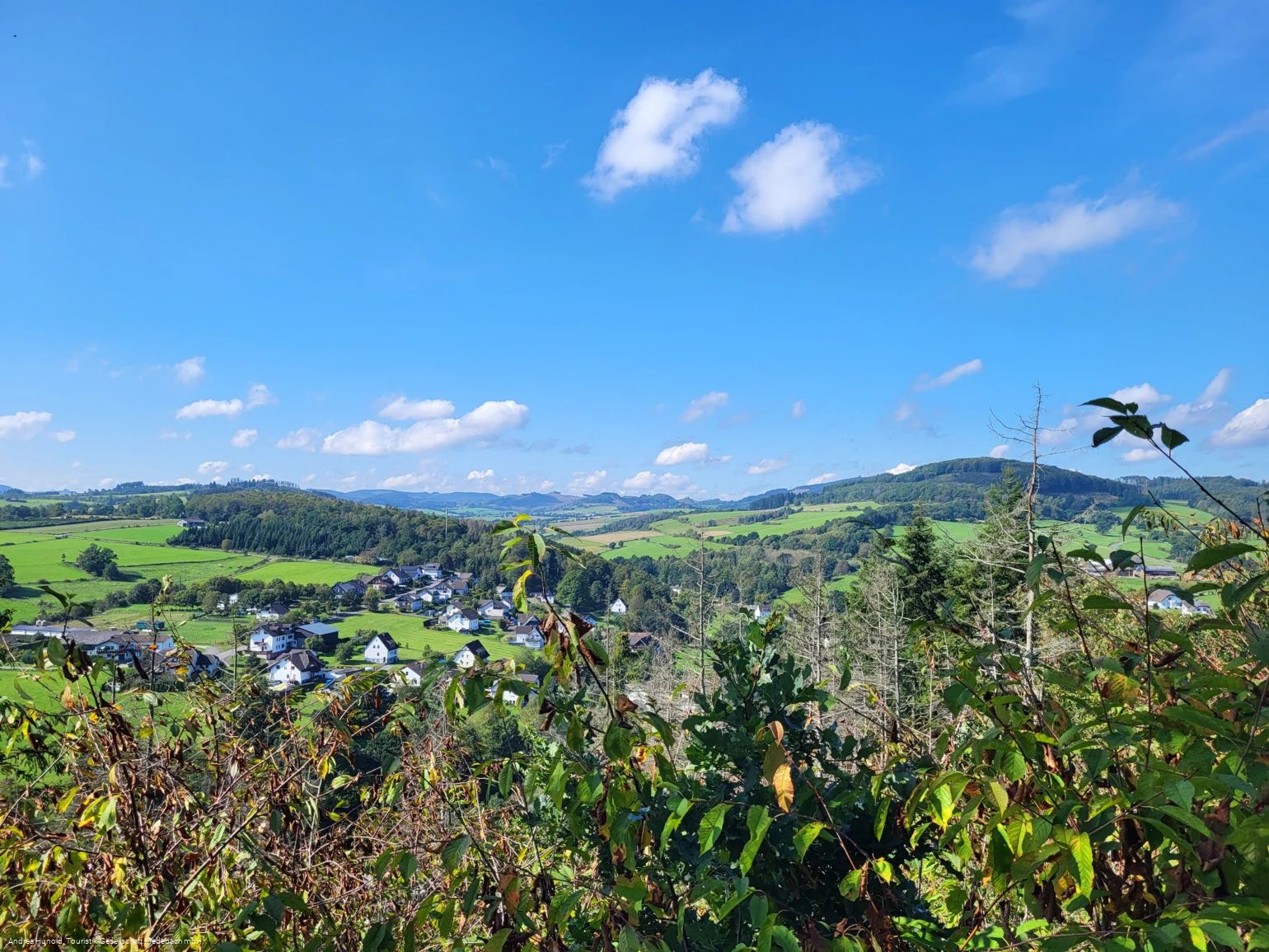Wunderschöne Ausblicke auf dem Vogelerlebnispfad Medebach-Dreislar