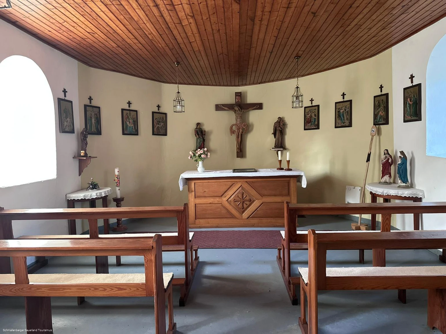 Kapelle St. Agatha Büemke Innenansicht.jpeg
