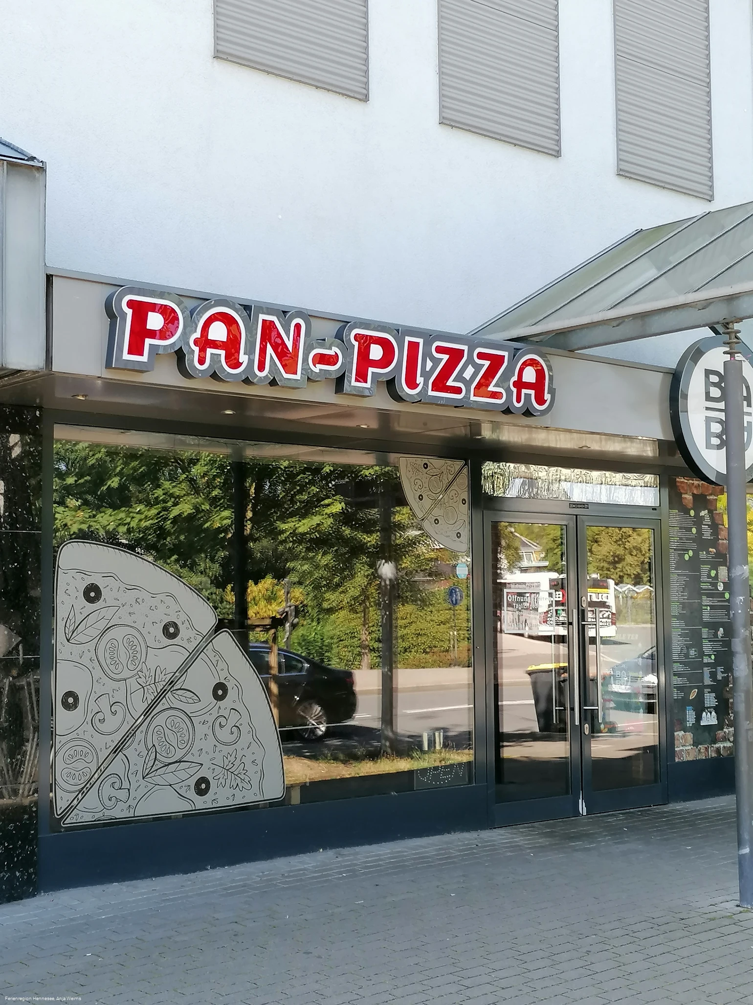 Baba-Burger Pizza.jpg Baba-Burger Pizza.jpg