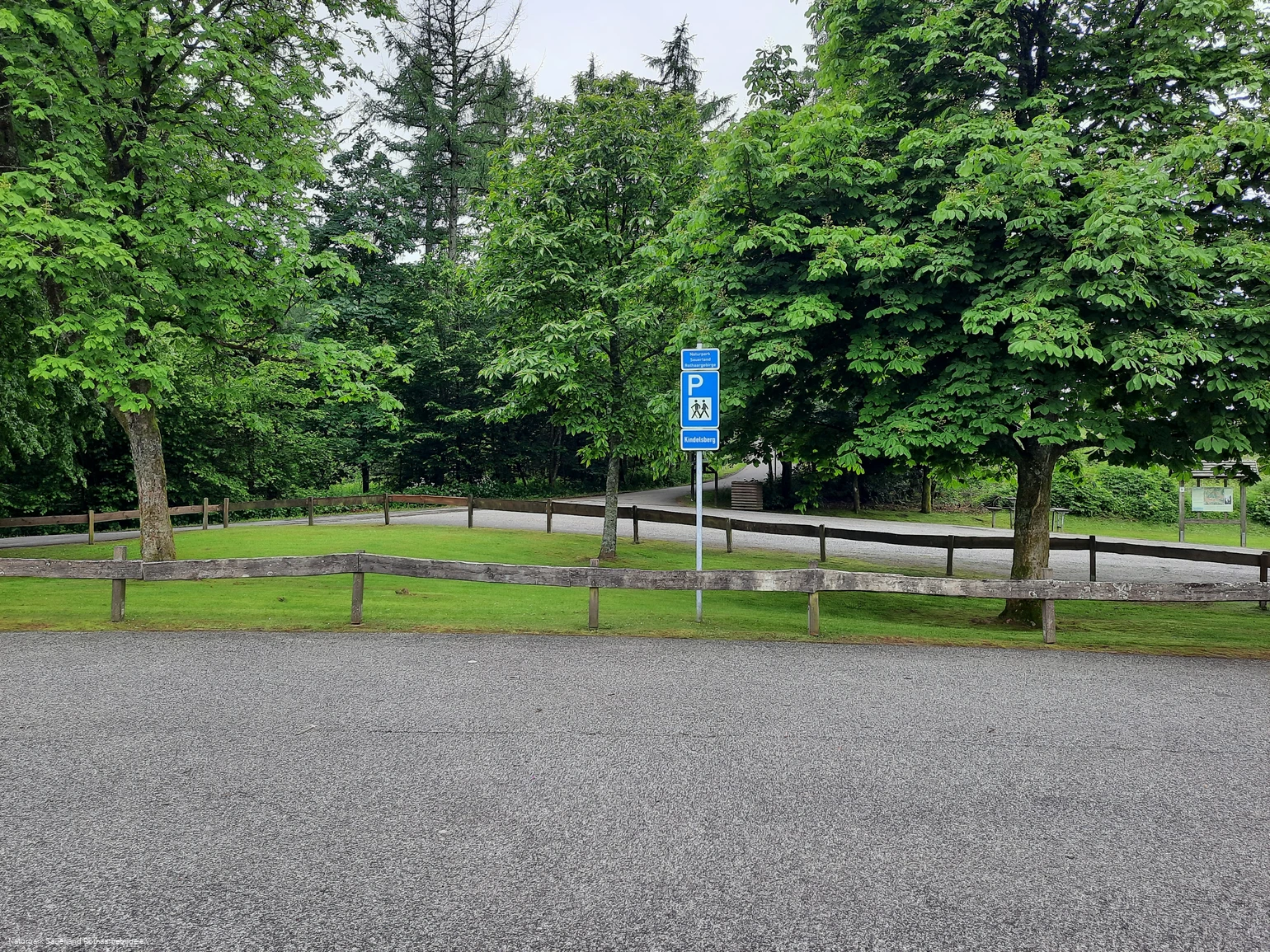 Parkplatz unweit der Kreuztaler Wahrzeichens