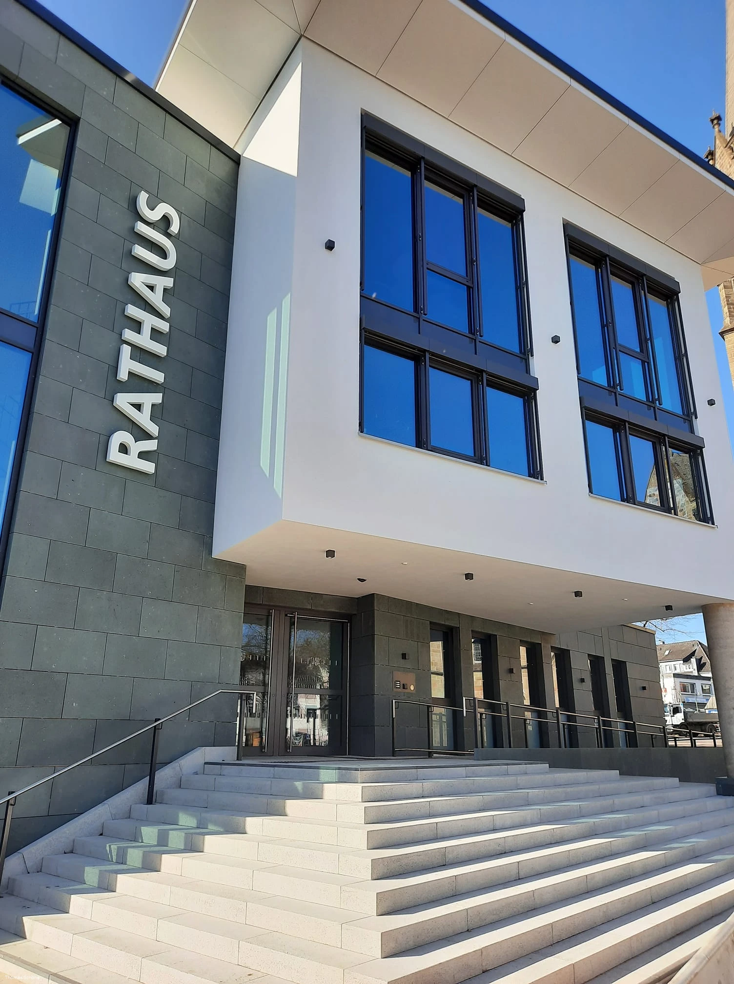 Rathauseingang (Thomas Schöne).jpg