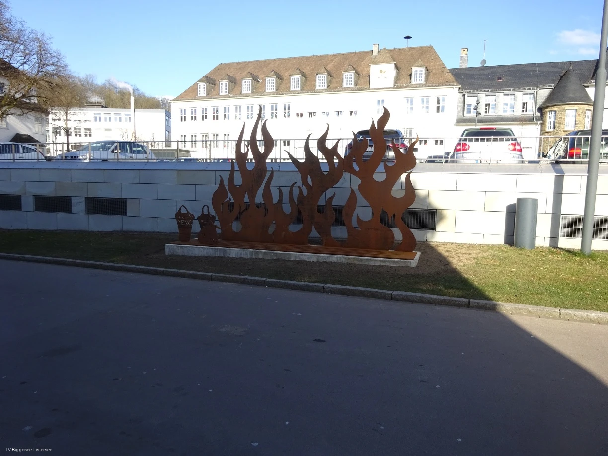 Skulptur Feuer löschen Skulptur Feuer löschen