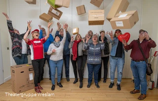 Theatergruppe Weslarn - Jede(r) trägt sein Päckchen selbst (neu)