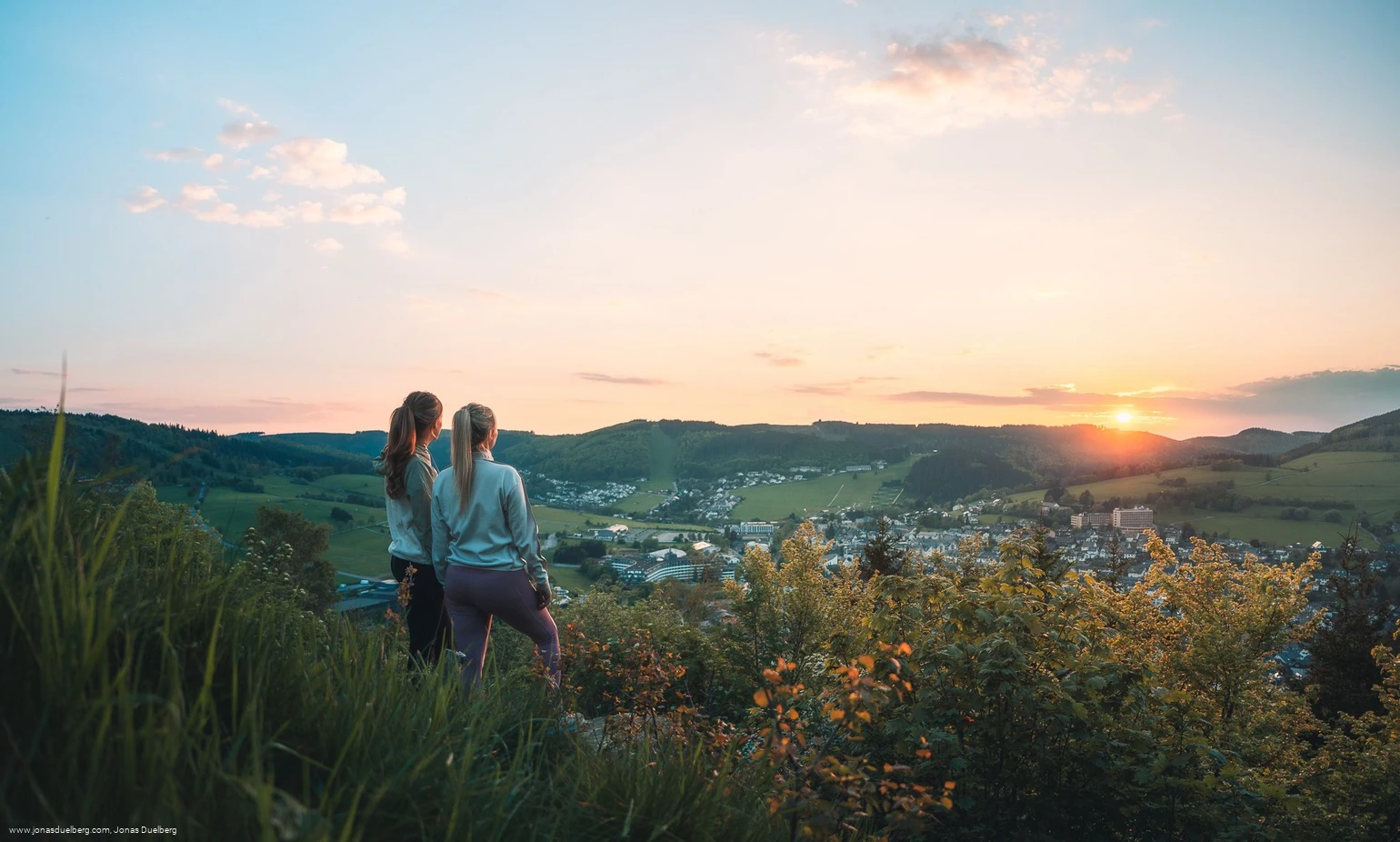 Frauen-Orenberg-Sonnenuntergang c) Jonas Dülberg, Tourist-Info Willingen.jpg