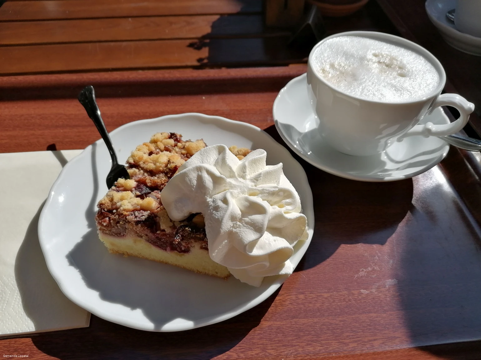 Kaffee und Kuchen.jpg Kaffee und Kuchen.jpg