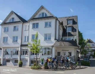 Hotel Rech Aussenansicht-17-122.jpg