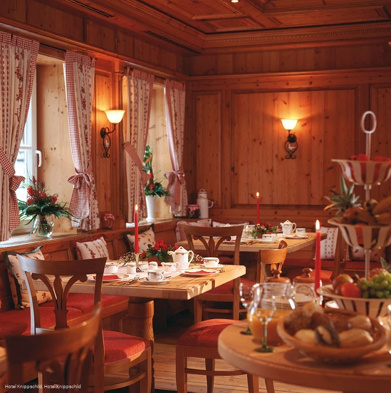 Innenansicht gemütlicher Gastraum Romantik Landhotel Knippschild Innenansicht gemütlicher Gastraum Romantik Landhotel Knippschild