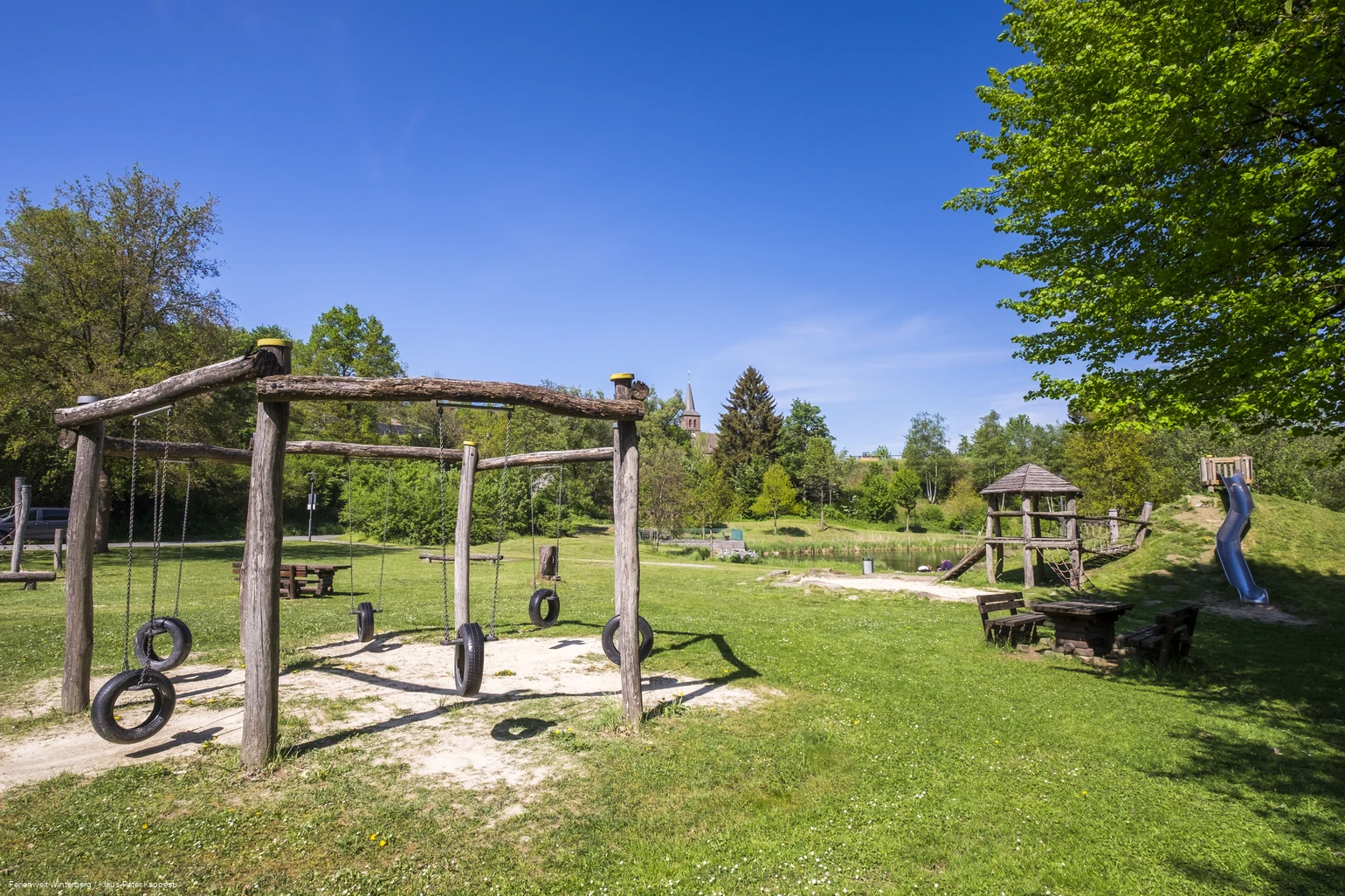 FerienweltWinterberg_2018_Züschen_Bullenwiese_Spielplatz_Wiese_Sommer_Klaus-Peter Kappest.jpg