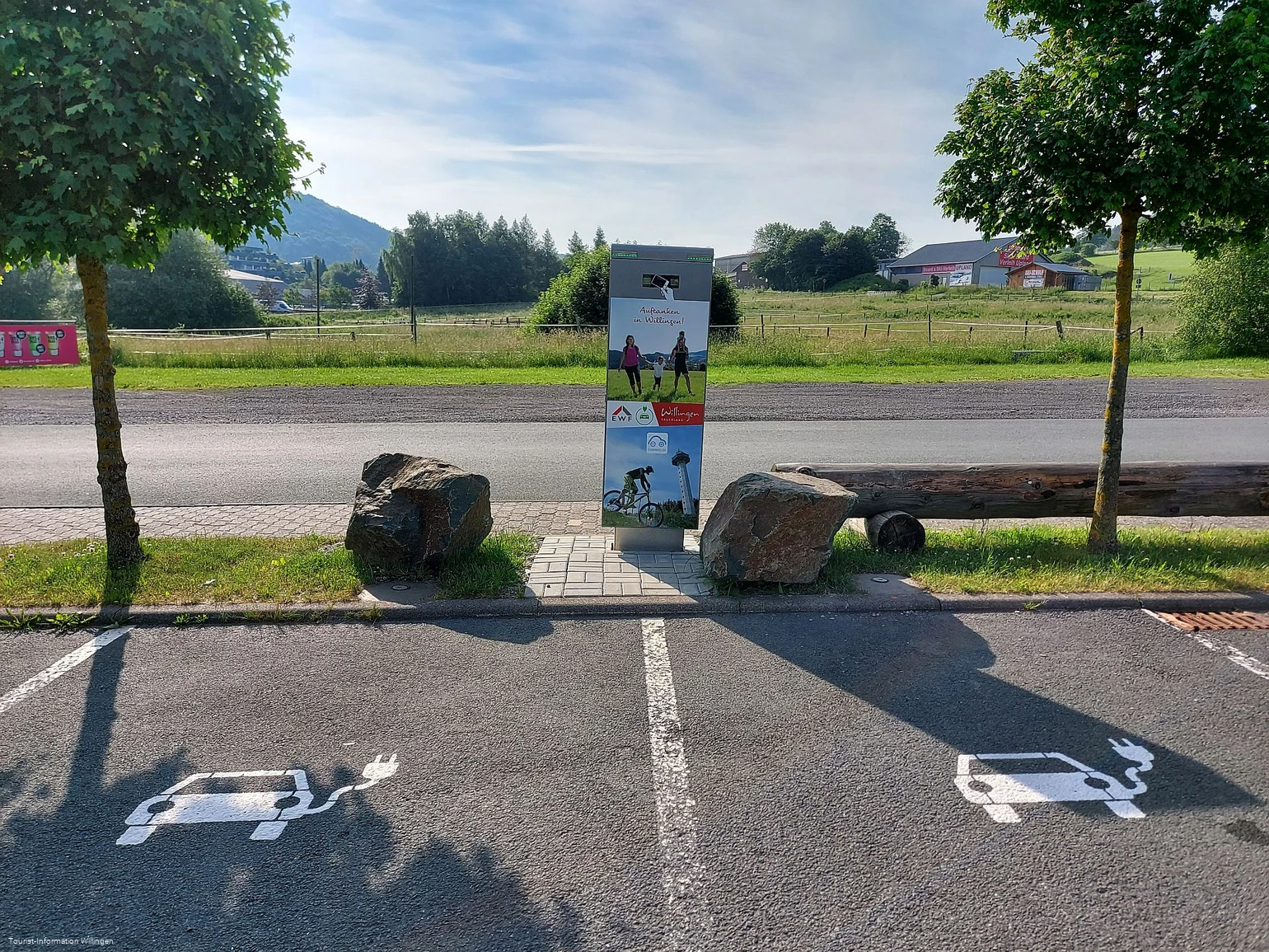 Original E-Ladesäule an der ESB Copyright Tourist-Information Willingen CC BY-SA.jpg