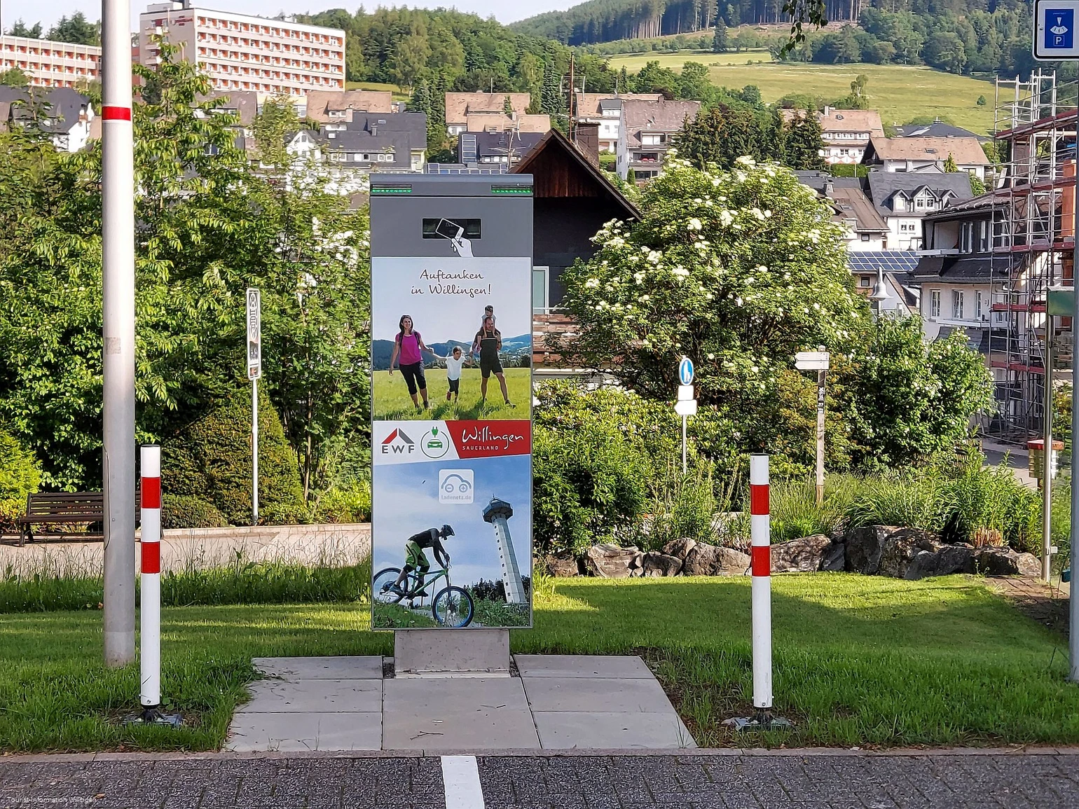 Original E-Ladesäule am Kurgarten Copyright Tourist-Information Willingen CC BY-SA.jpg