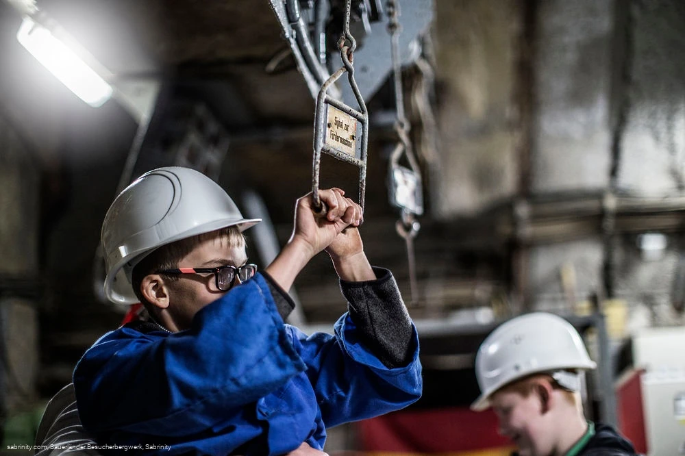 Kinder im Bergwerk