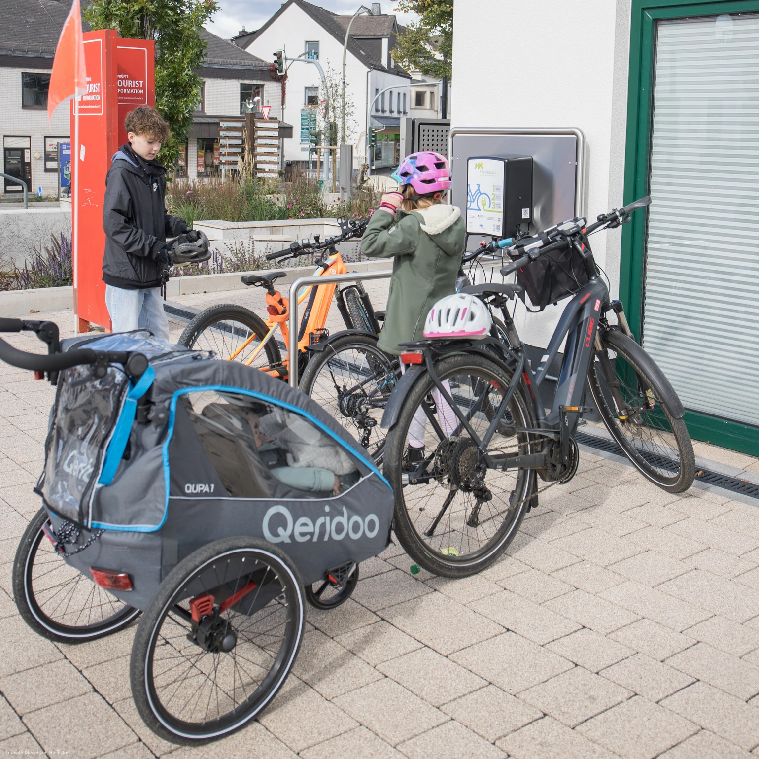 fahrrad korb englisch Retoo Fahrradkorb Vorne mit Lenkeradapter, Schnell klick Halterung, mit Halterung, Lenkerkorb Fahrrad aus Feinmaschig, 24,5 x 34,5 x 25,9 tfk Velo 2 Fahrradanhänger Farbe:072 Hellgrau (+ €199,00) Essentials