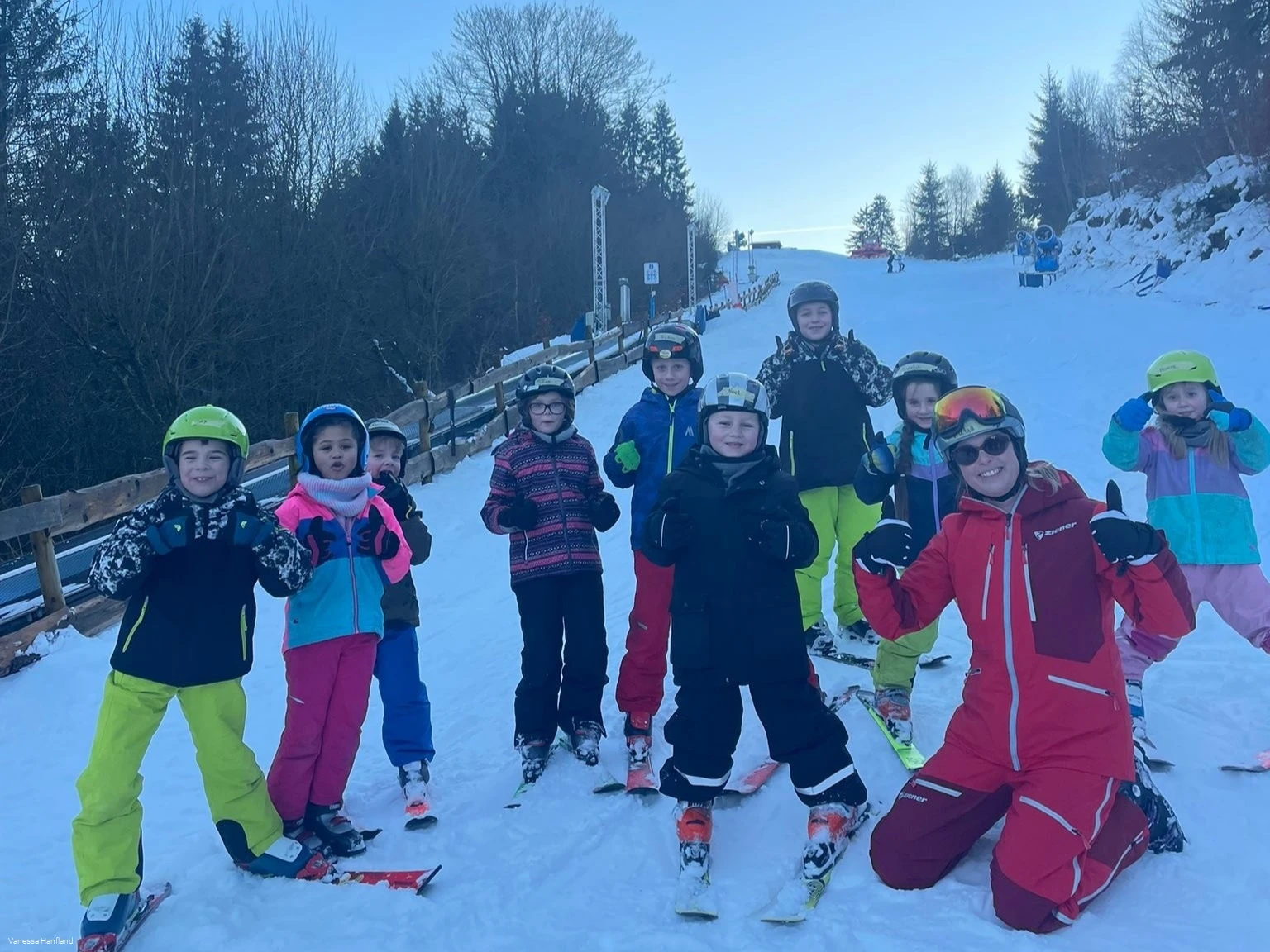 Skischule Eschenberg - Kinder Skikurs, Vanessa Hanfland 2026 - bearbeitet.JPG Skischule Eschenberg - Kinder Skikurs, Vanessa Hanfland 2026 - bearbeitet.JPG