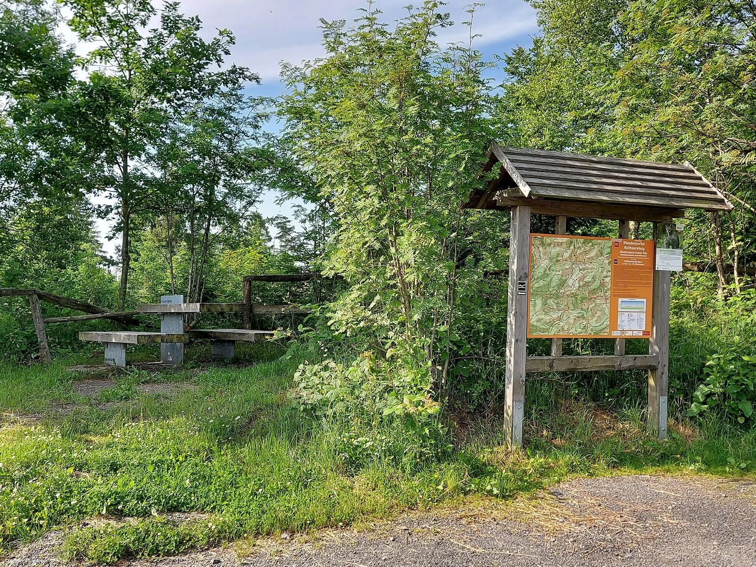 Original Wanderparkplatz Am Knoll Copyright Tourist-Information Willingen CC BY-SA.jpg