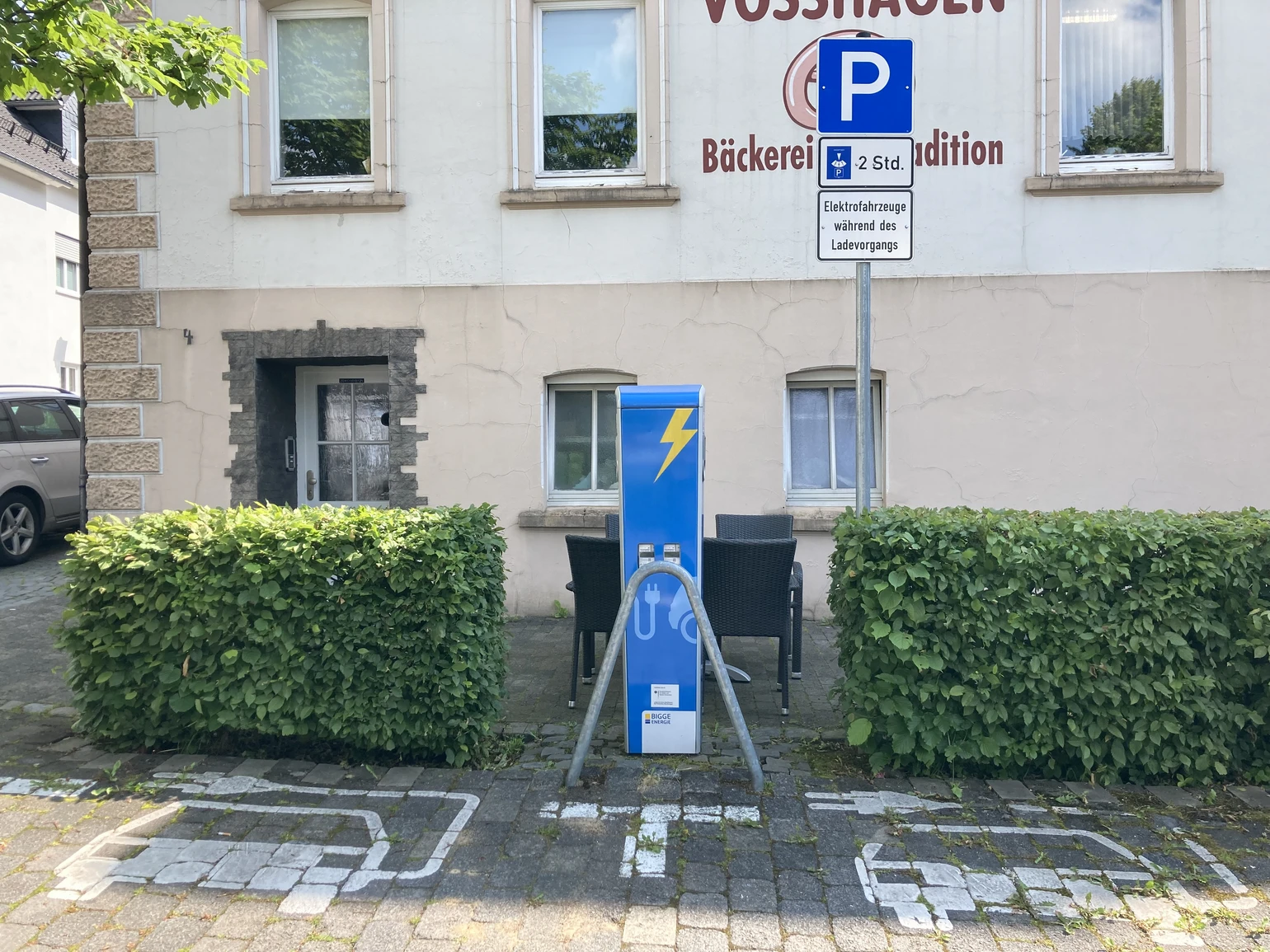 E Auto Ladestation Marktplatz.jpg