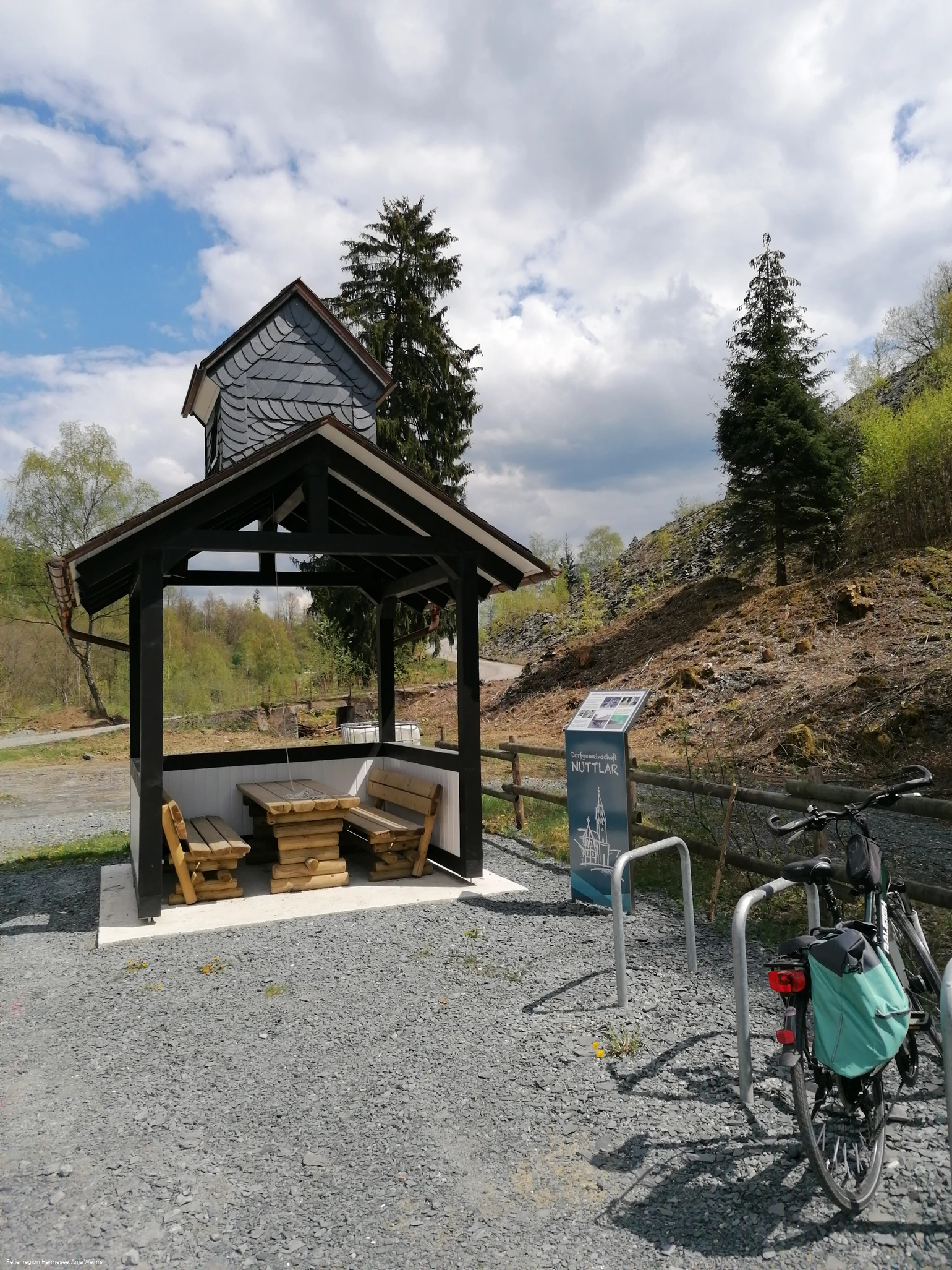 Rastplatz RuhrtalRadweg Schieferbau Nuttlar