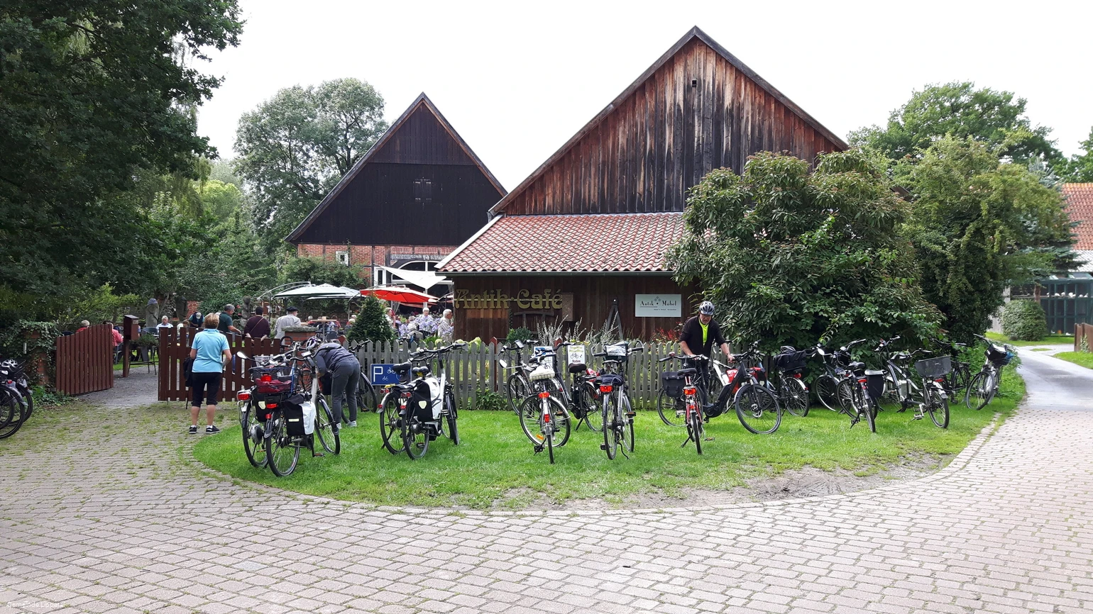 Antik Cafe Brockhausen.jpg