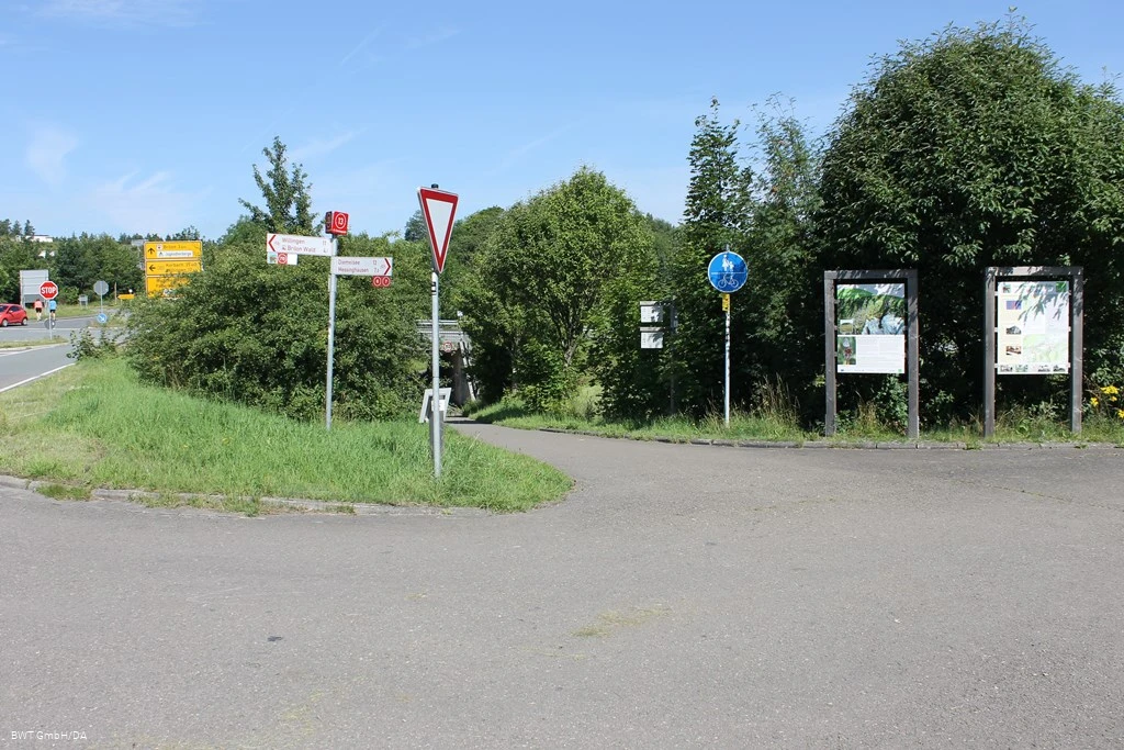 13 Parkplatz Gruß aus Richtung Hoppecke.JPG