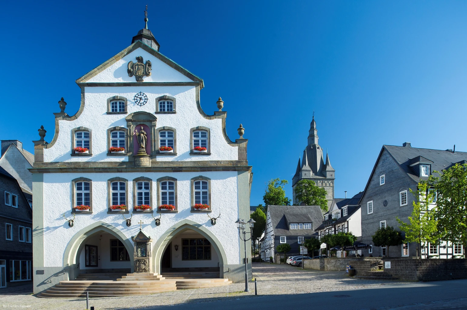 Rathaus Brilon mit Propsteikirche