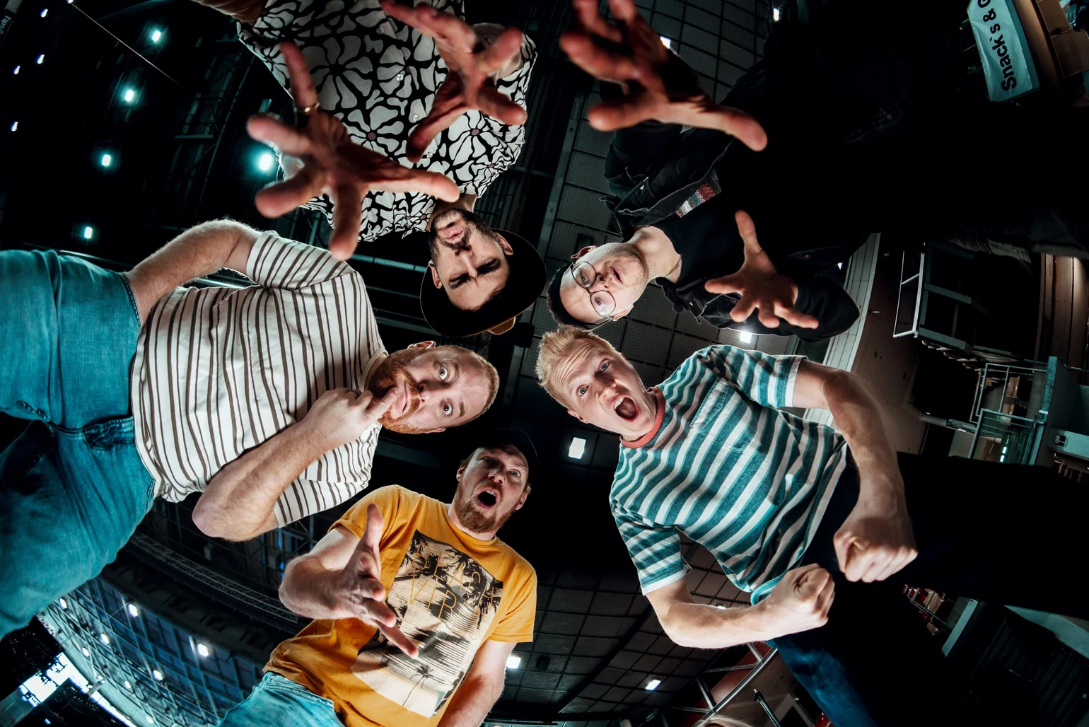 Pressefoto-Faeaschtbaenkler-2025_c_Maria-Maerz-klein-2560x1710.webp Pressefoto-Faeaschtbaenkler-2025_c_Maria-Maerz-klein-2560x1710.webp