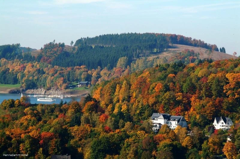 Hennedamm Hotel Fernansicht Herbst Hennedamm Hotel Fernansicht Herbst