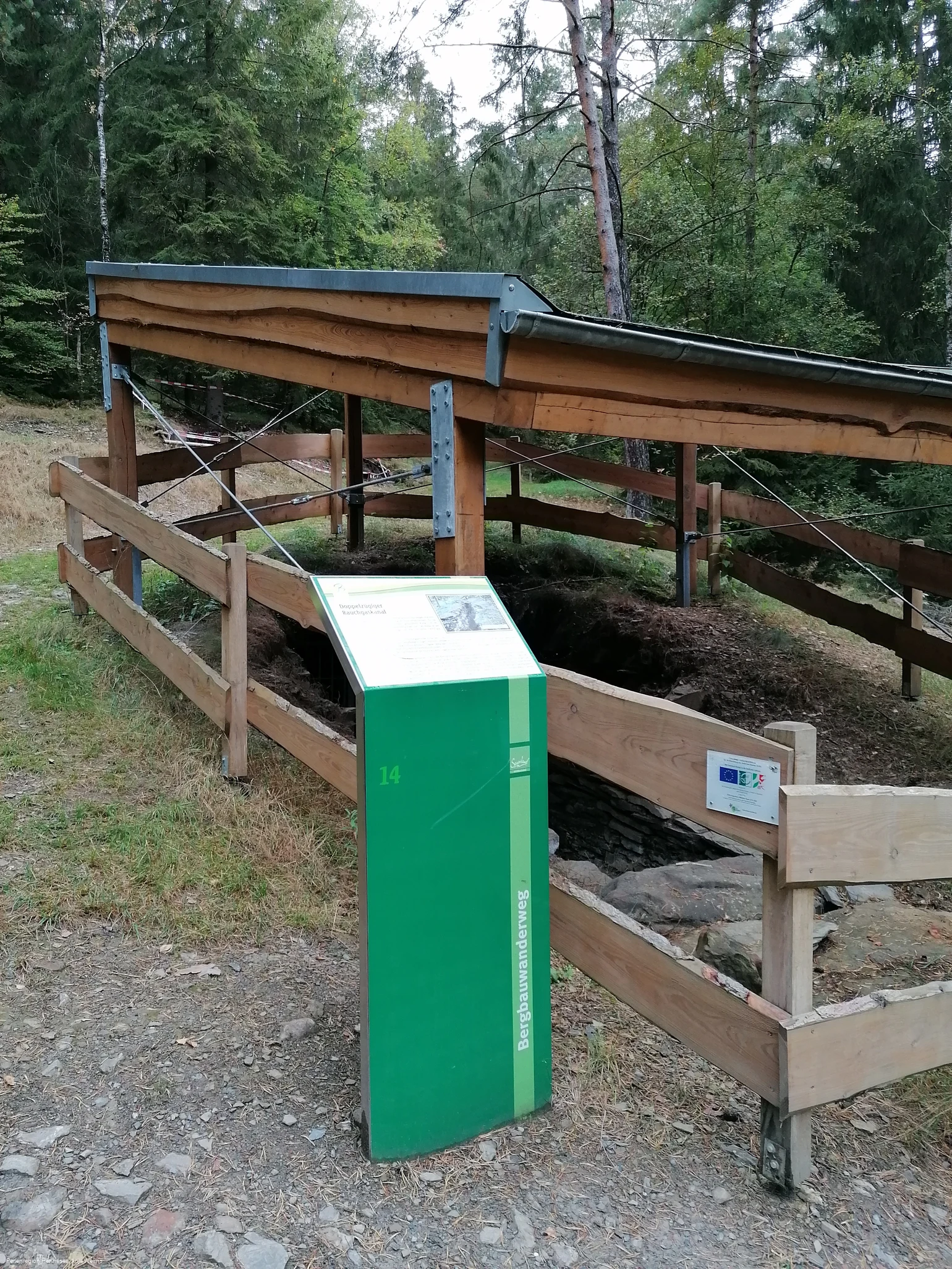 Zweizügiger Rauchabzugskanal (Bergbau Wanderweg Infotafel 14)