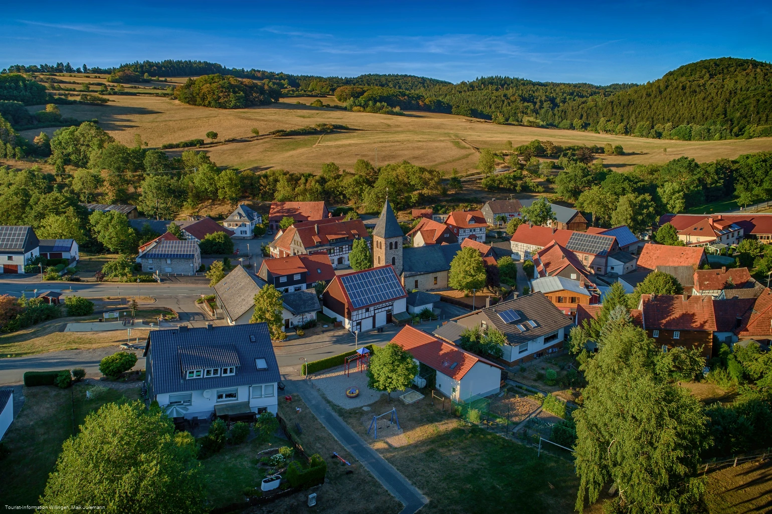 luftpanorama-neerdar-maik-julemann_c__tourist-information-willingen.jpg