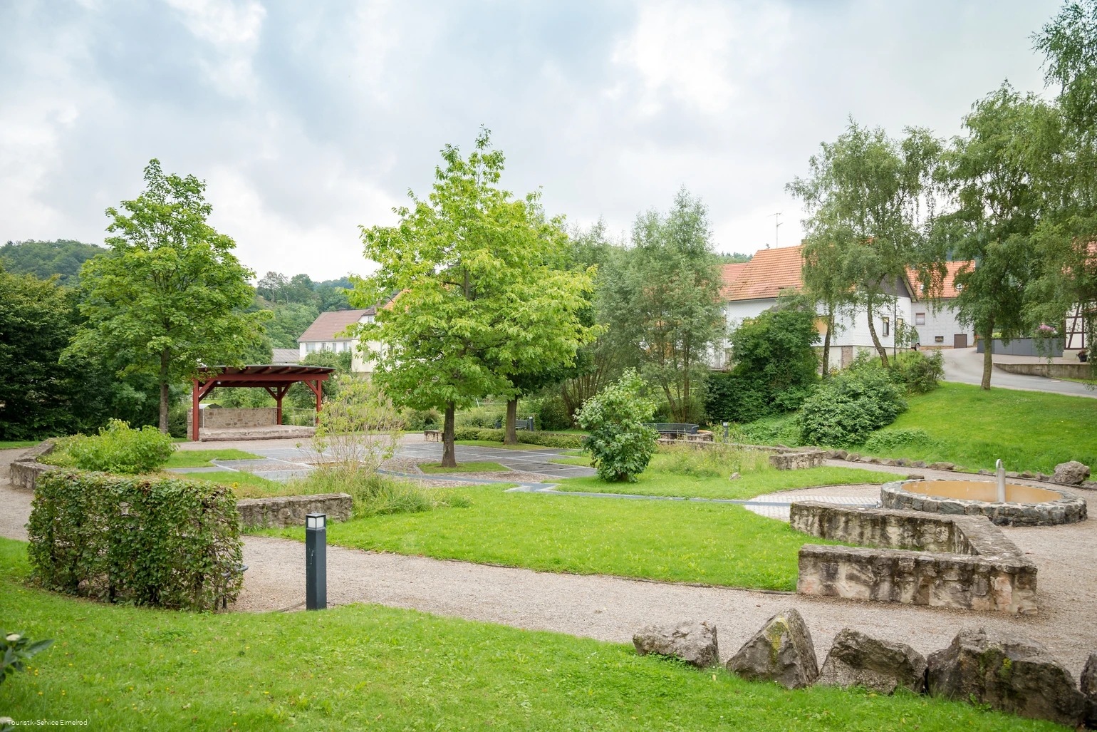 dorfplatz-eimelrod.jpg