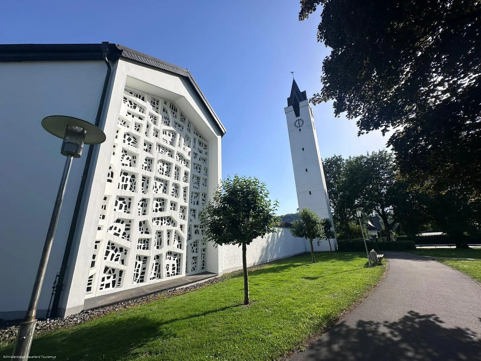 St. Antonius Bremke Außenansicht 2.jpeg