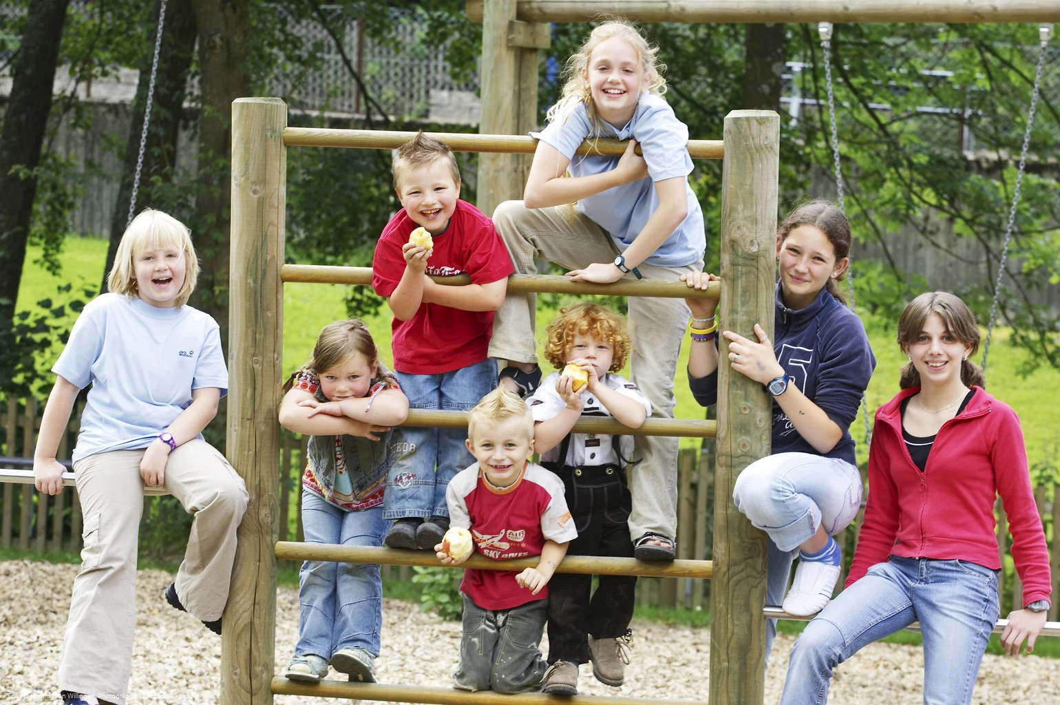 kinder-klettergeruest c) tourist-information-willingen.jpg