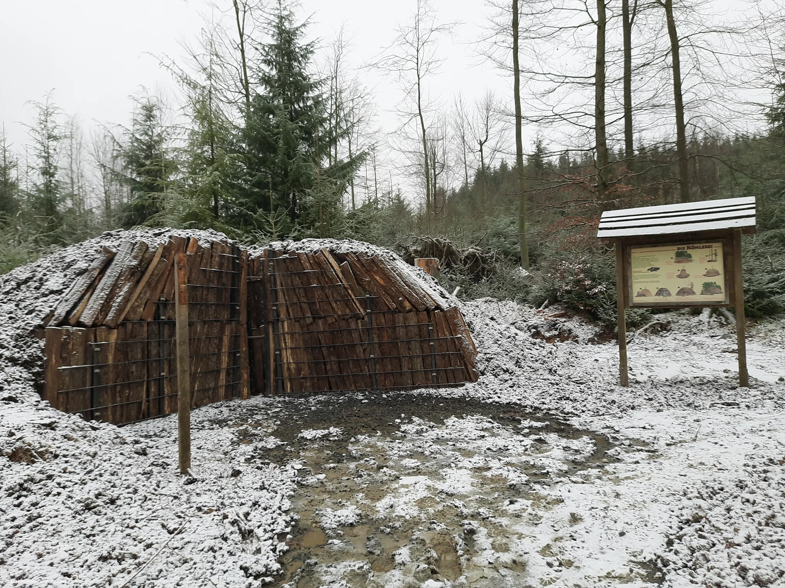 Schaumeiler am Walderlebnispfad in Neuenrade