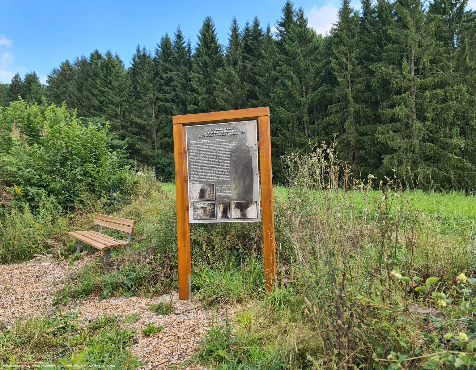 Infotafel am alten Schieferstollen bei Arpe