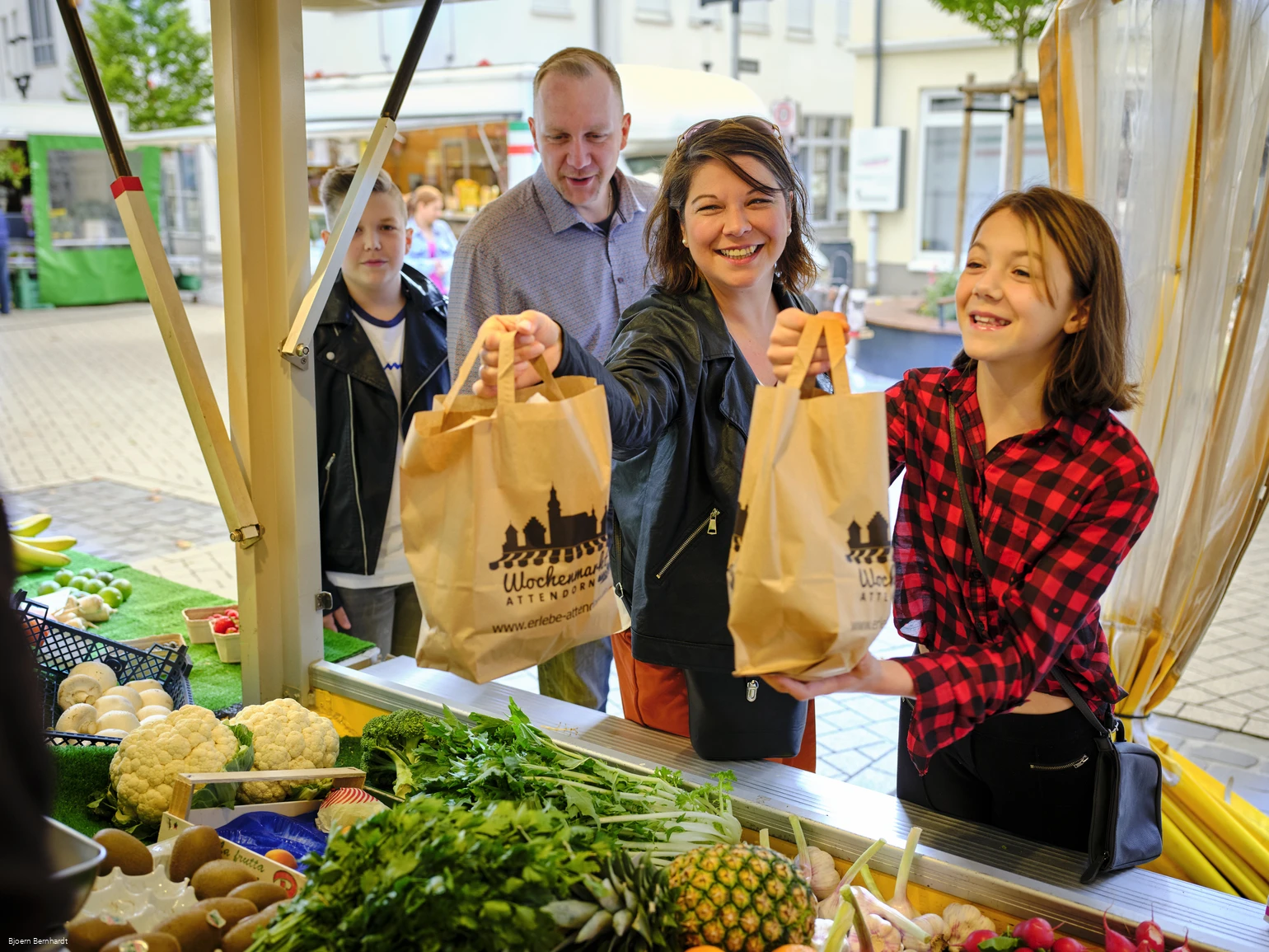 Wochenmarkt_Monokultur Studio.jpg