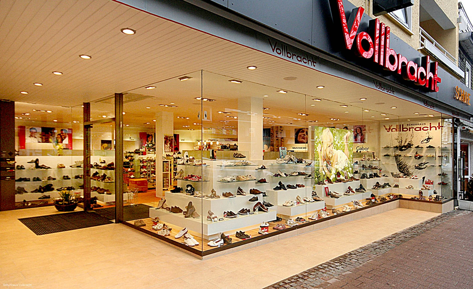 schuhhaus-vollbracht-willingen-aussen.jpg