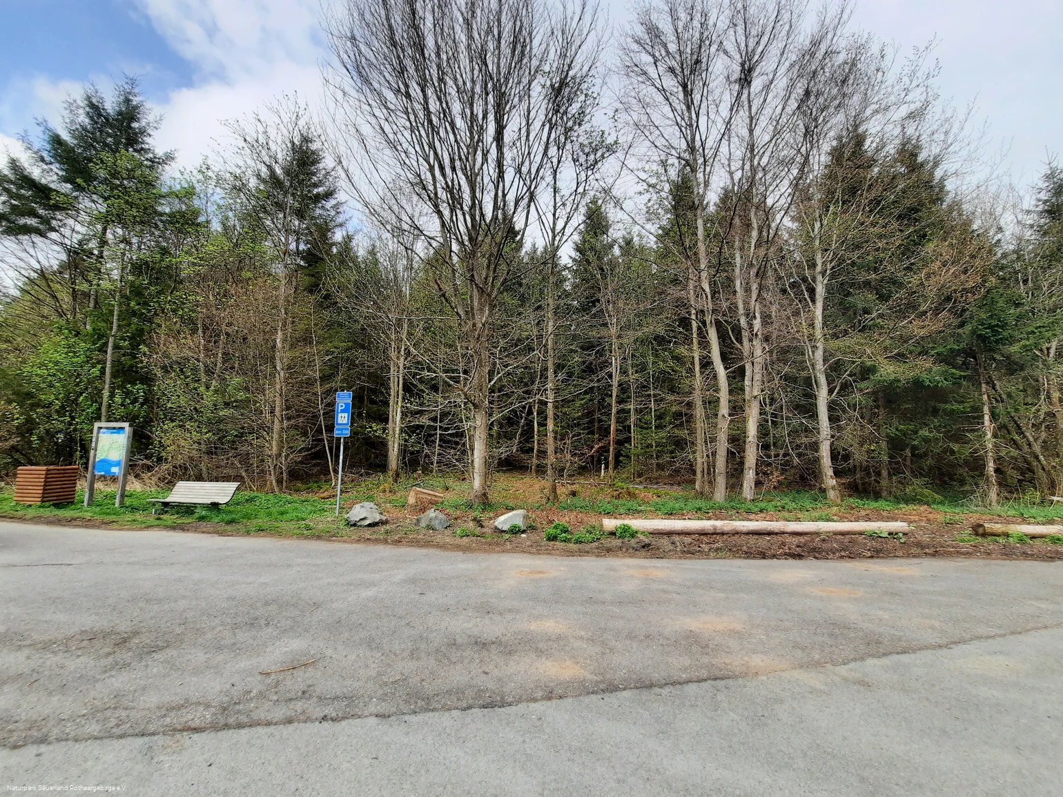 Ausreichend Parkplätze am Dill